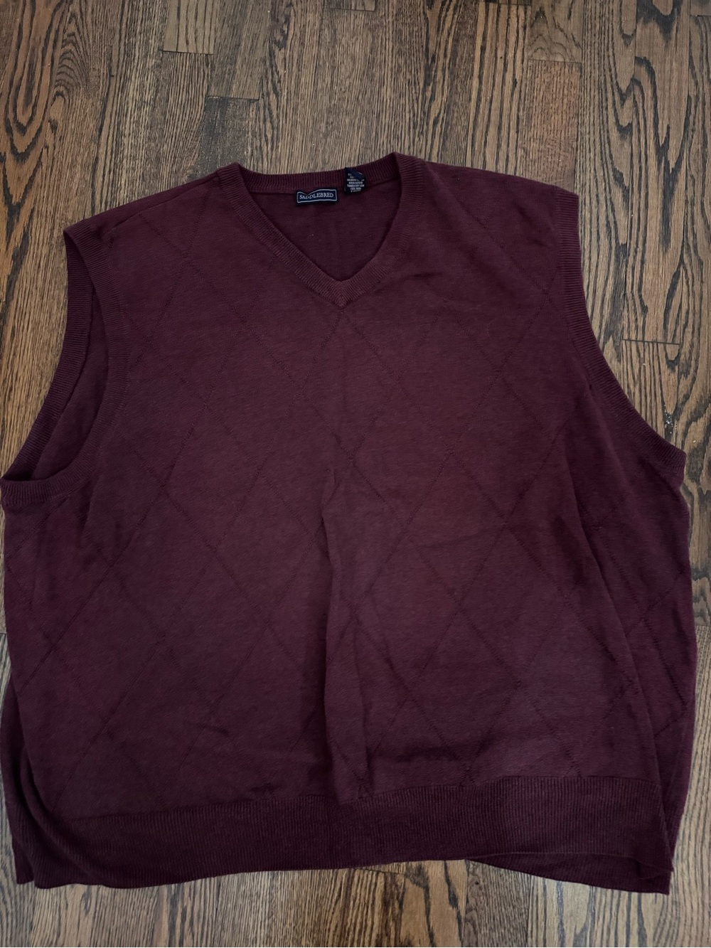 Saddlebred Men’s V-Neck Diamond Knit Sweater Vest - Burgundy